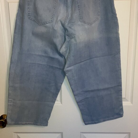 Gloria Vanderbilt Women’s Rail Straight Jeans Size 18 – Light Wash Denim - Picture 4 of 4